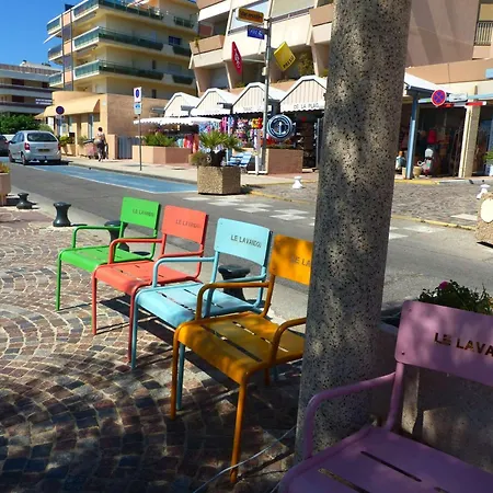 T2 Climatise Avec Terrasse, - Fr-1-308-54 Апартаменты *